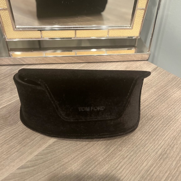 TOM FORD sunglass! Black frame w/brown gradient lenses!TF 552 01b 55-22 140 - Picture 9 of 9